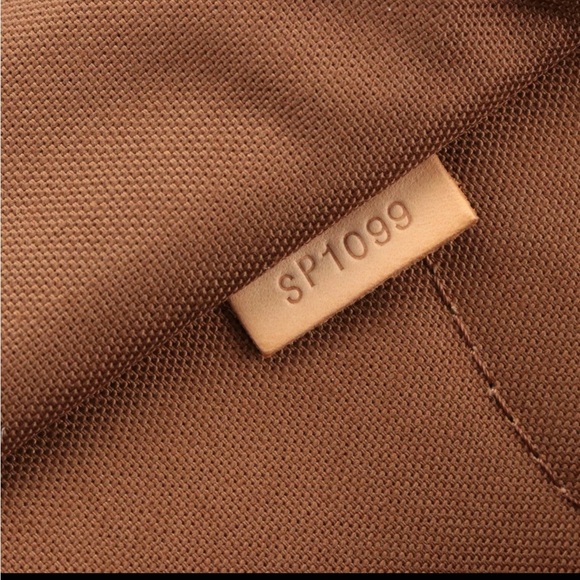 Louis Vuitton bag - Picture 8 of 11